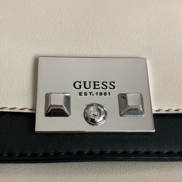 EUC Black & tan guess bag - Picture 4 of 14